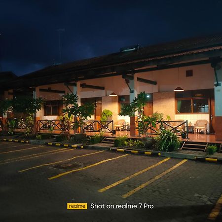 Hotel Aneka Baru 斯勒曼 外观 照片