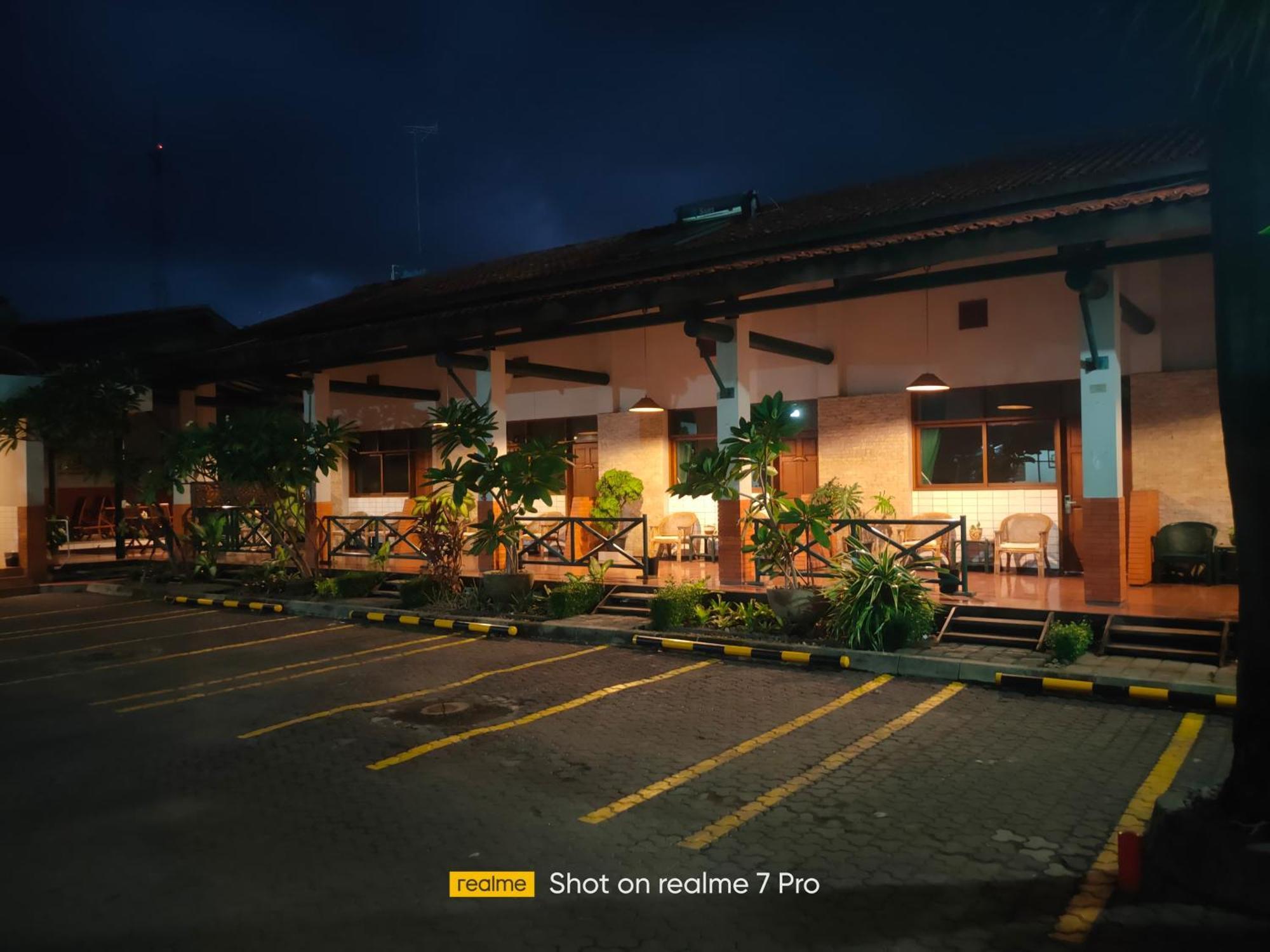 Hotel Aneka Baru 斯勒曼 外观 照片