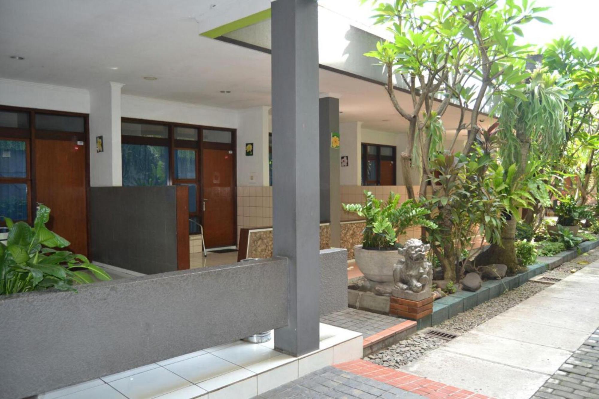 Hotel Aneka Baru 斯勒曼 外观 照片