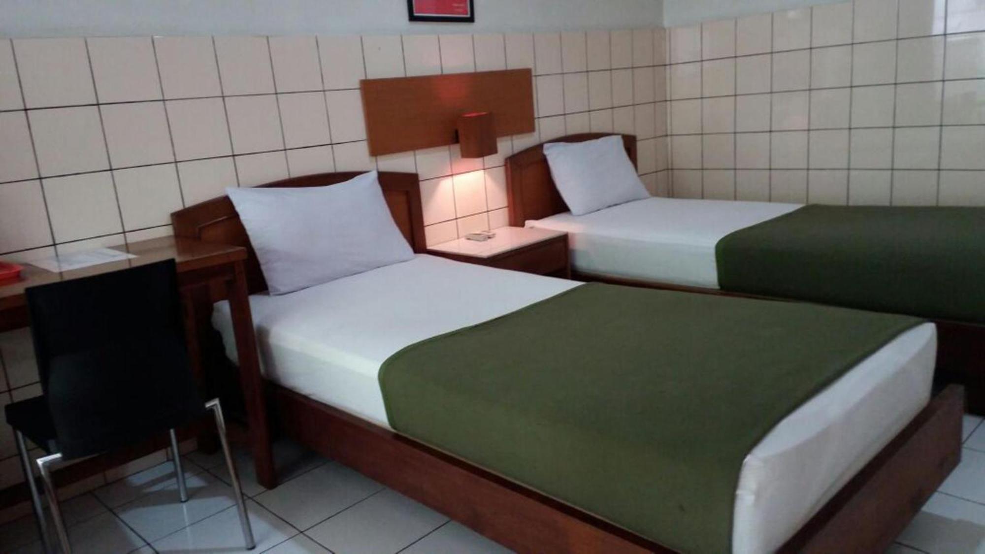 Hotel Aneka Baru 斯勒曼 外观 照片
